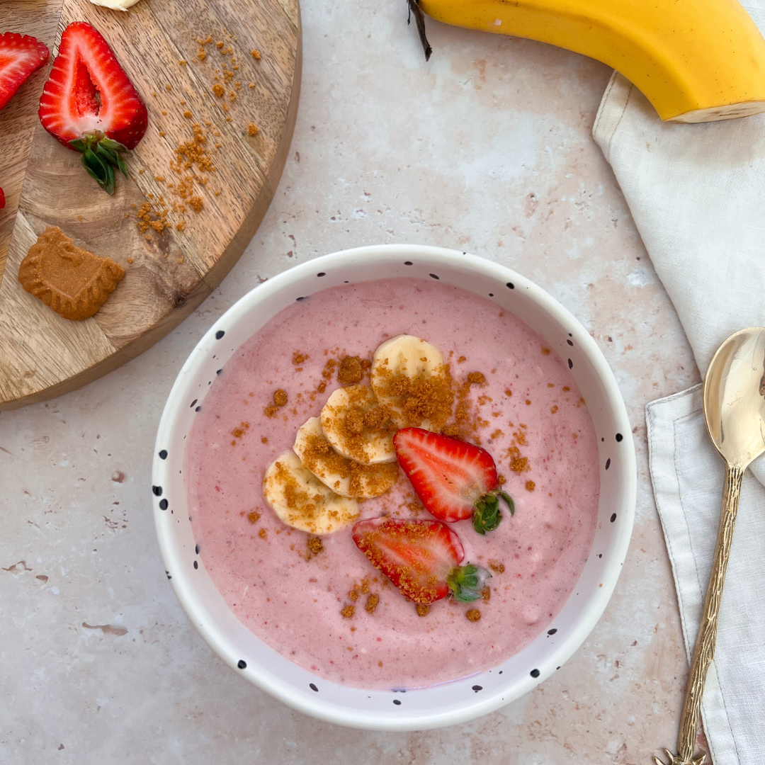Strawberry Cheesecake Smoothie Bowl - Retreat Yourself