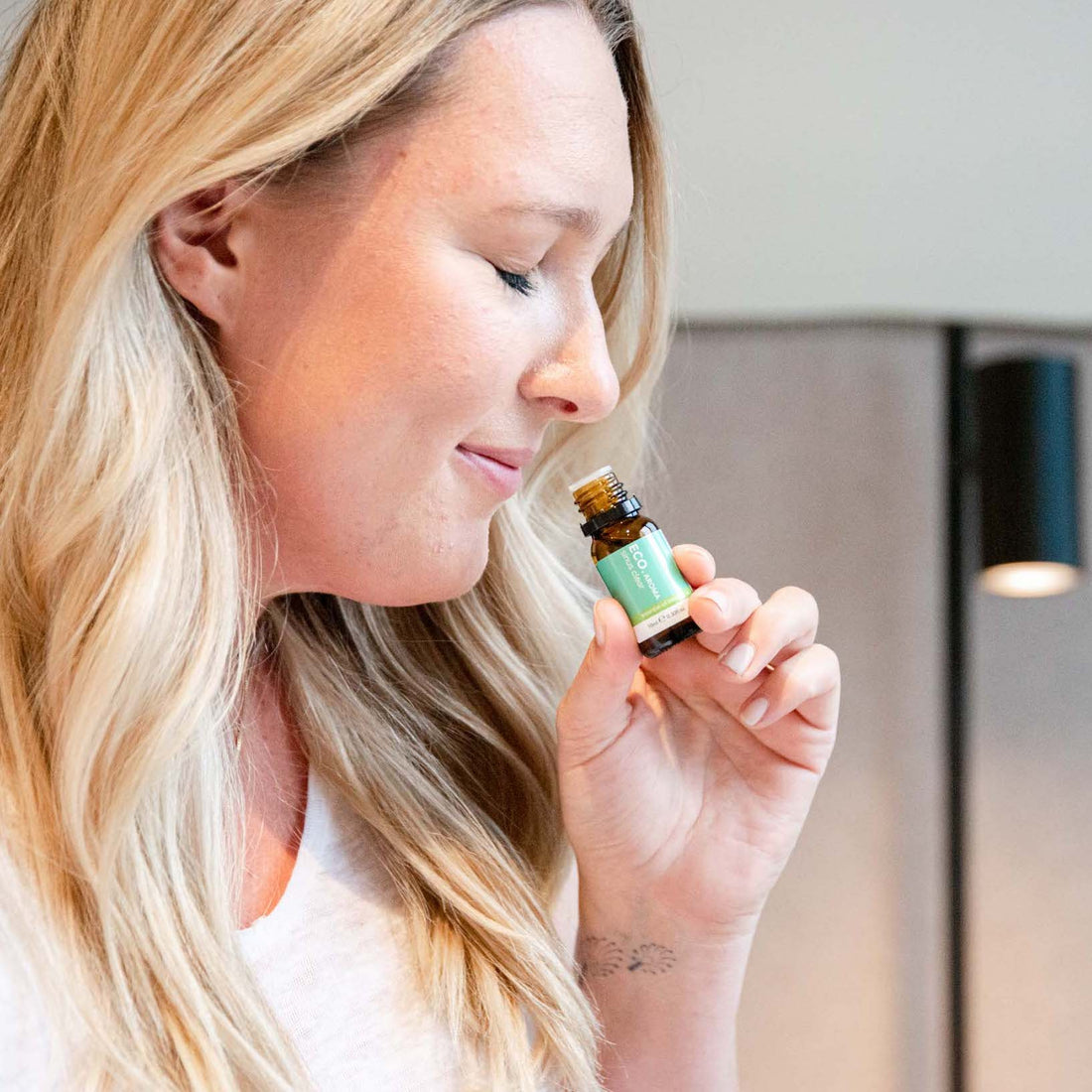 Topical vs Aromatically - How To Use Essential Oils