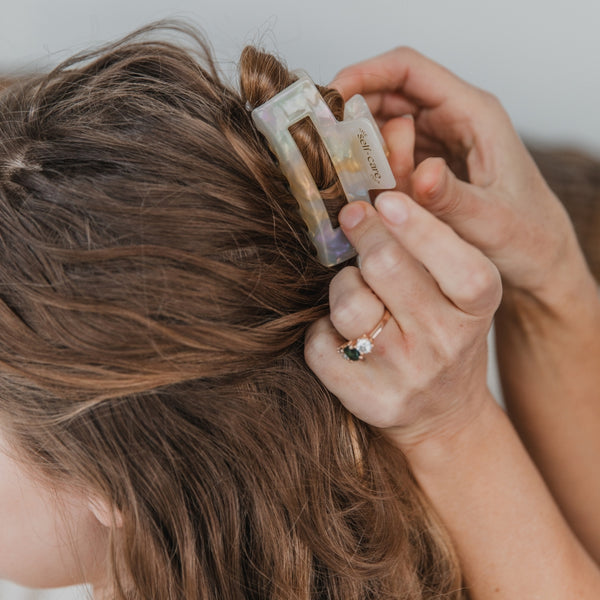 claw-hair-clip-for-kids-retreat-yourself