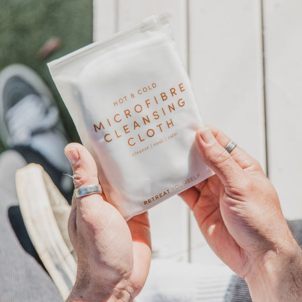 mens-self-care-retreat-box-holiday-gift-edition-microfibre-cleansing-cloth